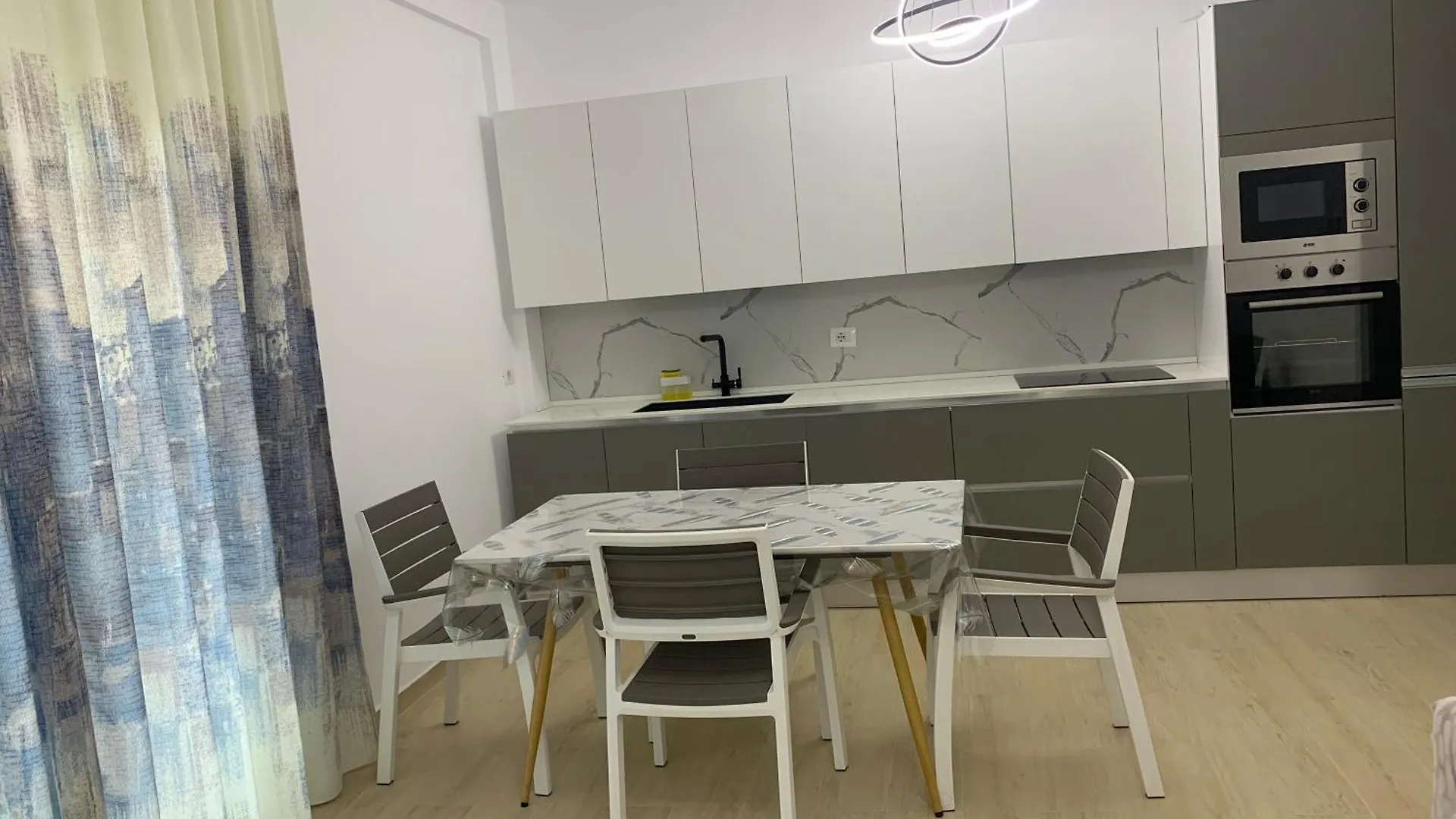 Luris Apartament ヒマラ 0*,