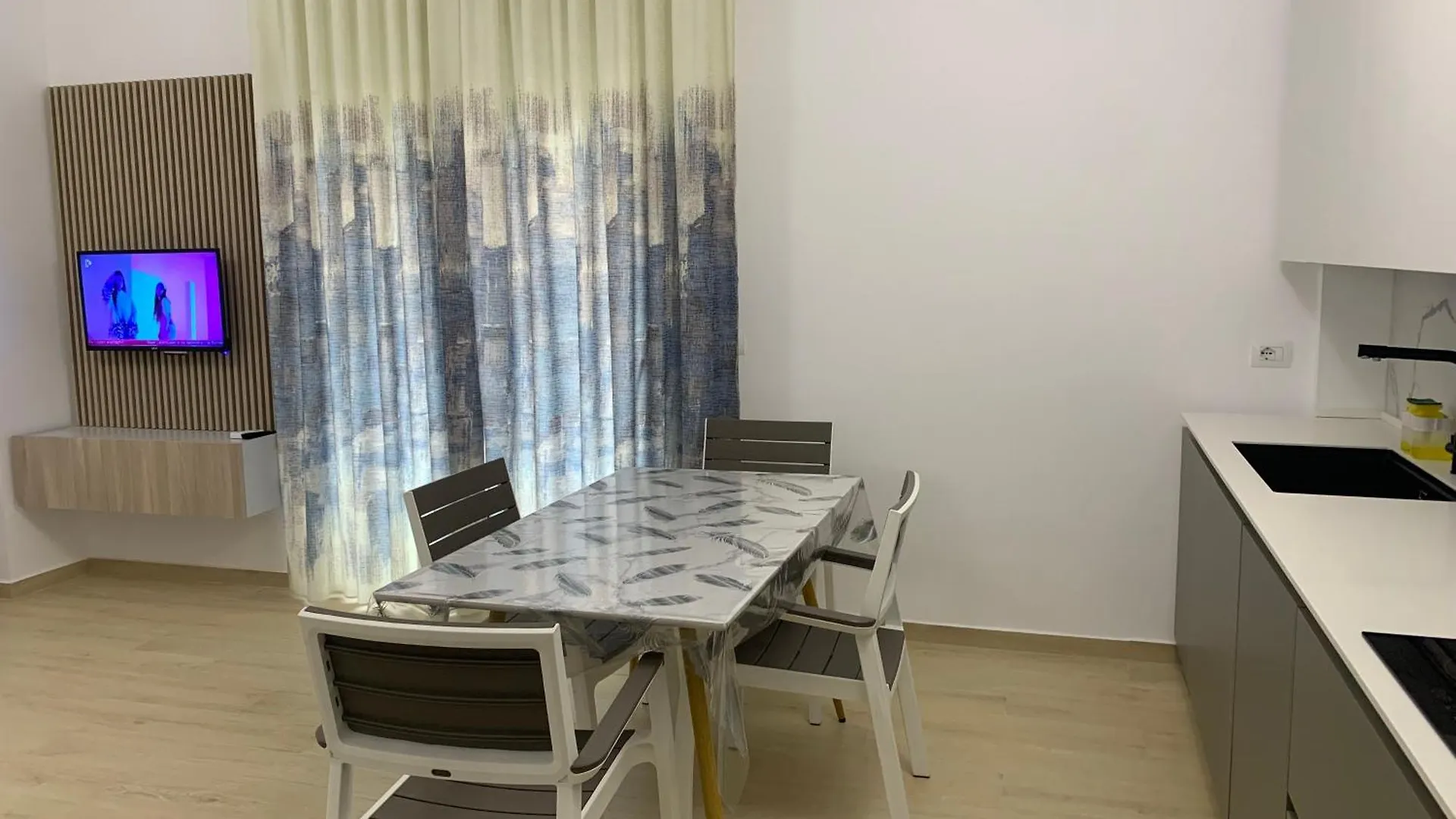 Luris Apartament Himara Apartman