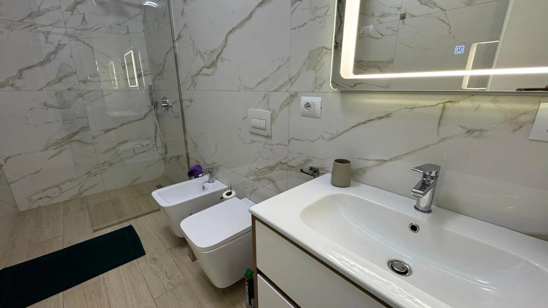Luris Apartament Himara Albánia